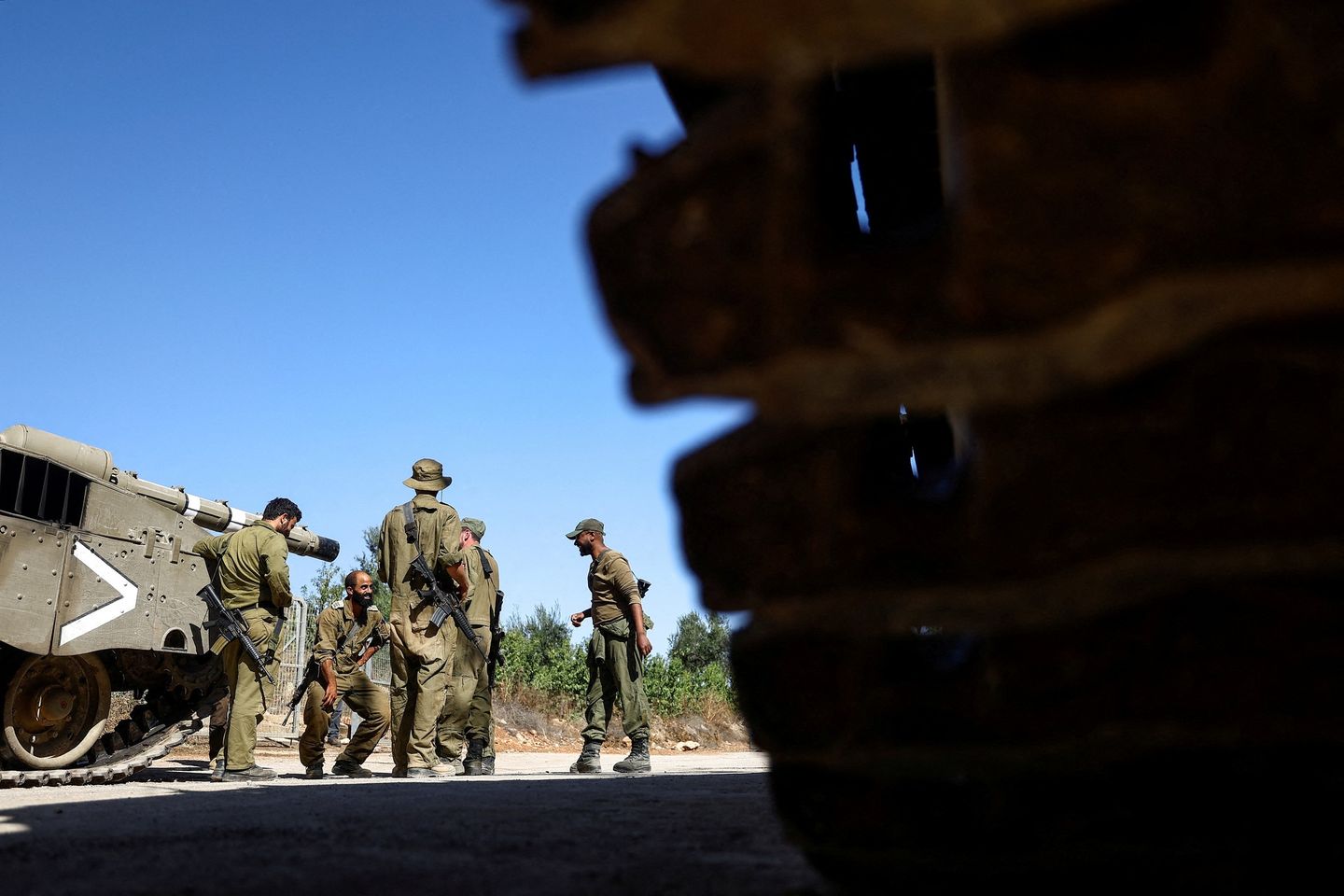 לפחות בשבילם לא ניפול למלכודות פוליטיות